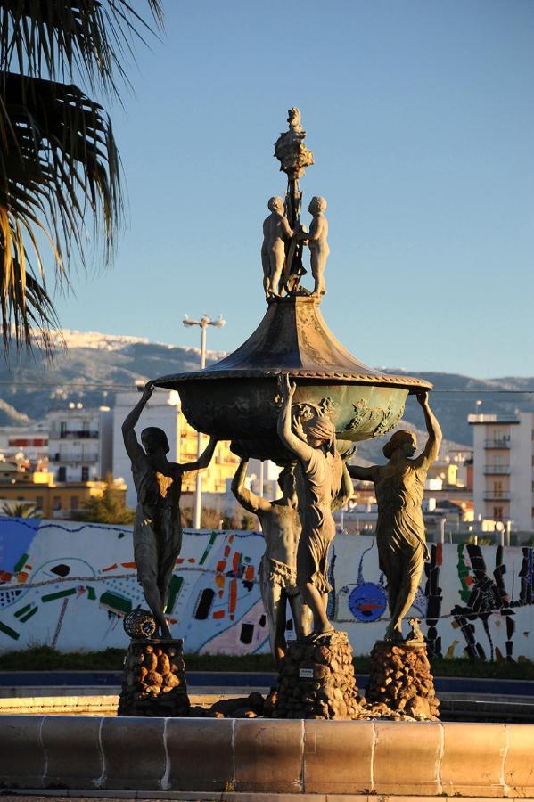 Relais Del Corso Panzió Manfredonia Kültér fotó